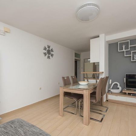 מאקרסקה Apartmani Mona מראה חיצוני תמונה