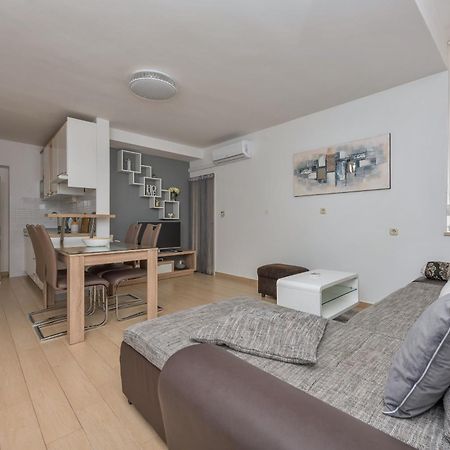 מאקרסקה Apartmani Mona מראה חיצוני תמונה