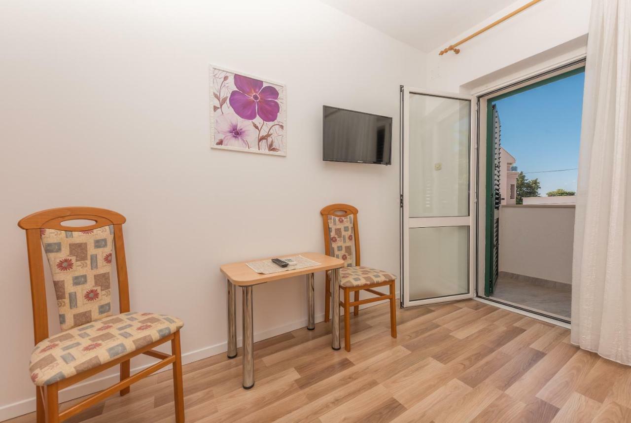 מאקרסקה Apartmani Mona מראה חיצוני תמונה
