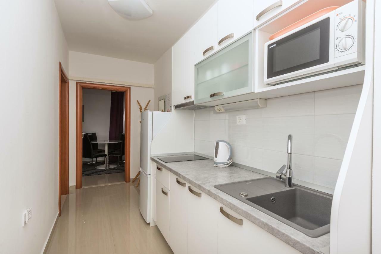 מאקרסקה Apartmani Mona מראה חיצוני תמונה