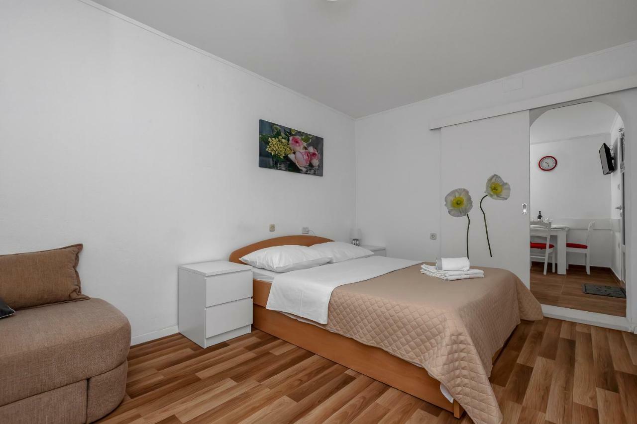 מאקרסקה Apartmani Mona מראה חיצוני תמונה