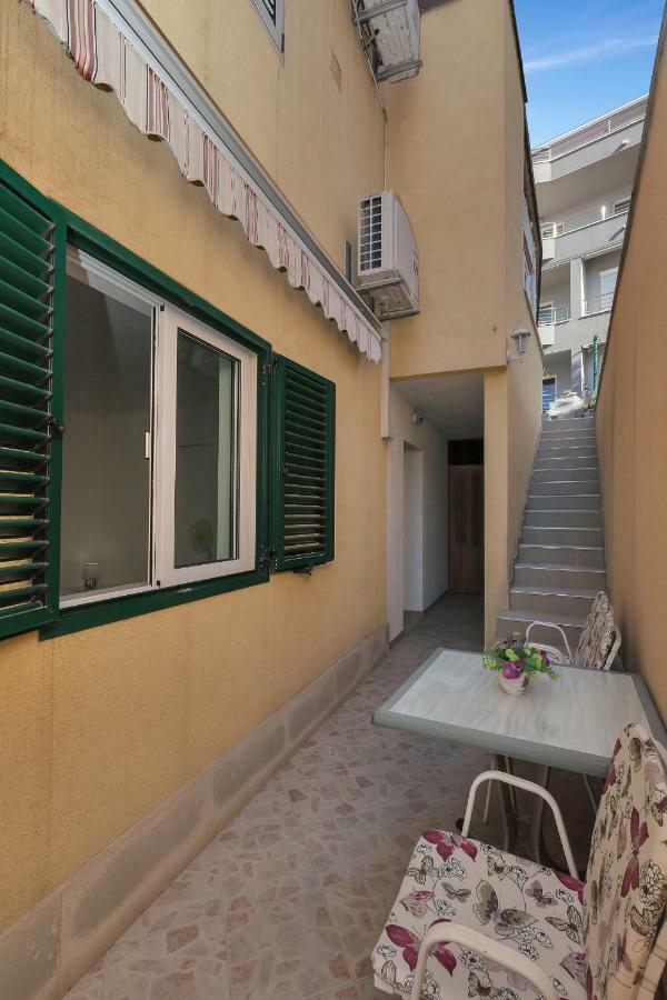 מאקרסקה Apartmani Mona מראה חיצוני תמונה