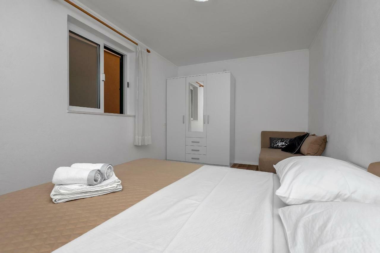 מאקרסקה Apartmani Mona מראה חיצוני תמונה