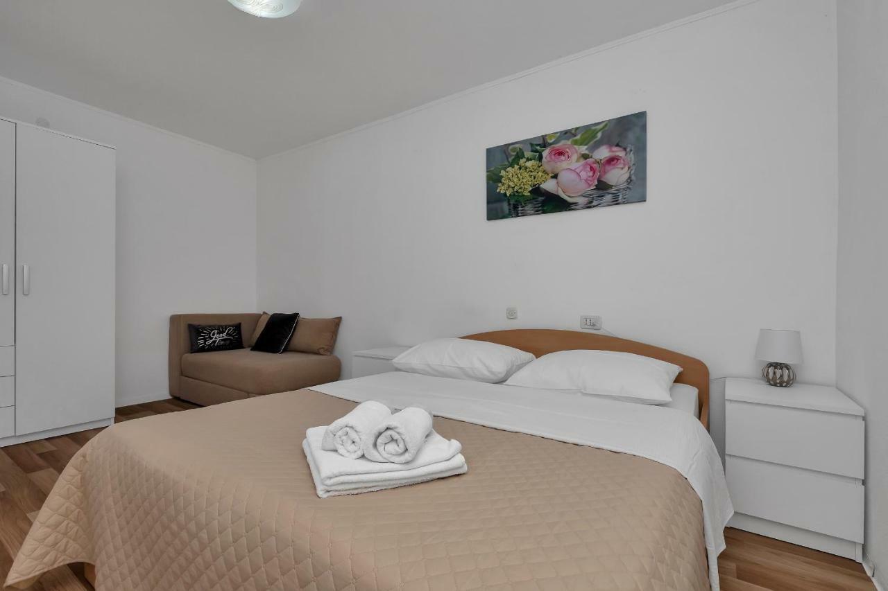 מאקרסקה Apartmani Mona מראה חיצוני תמונה