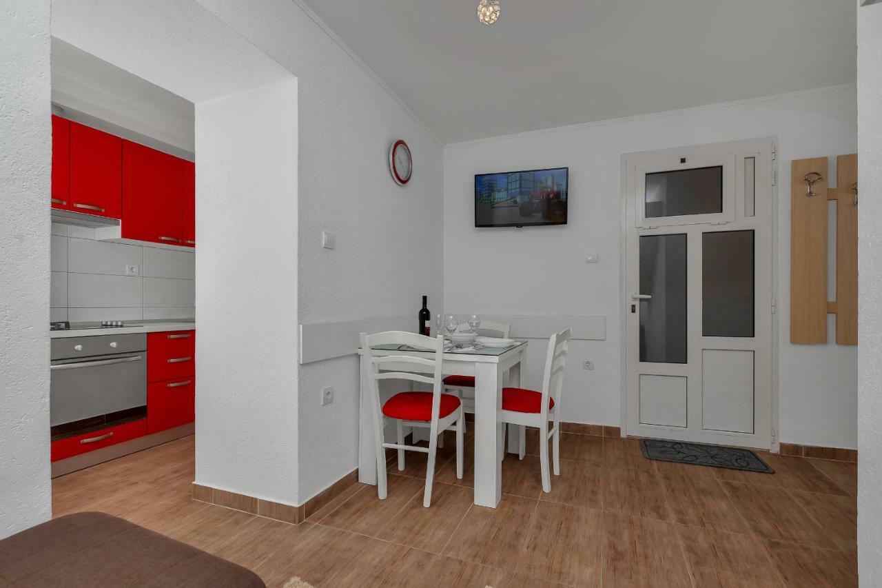 מאקרסקה Apartmani Mona מראה חיצוני תמונה