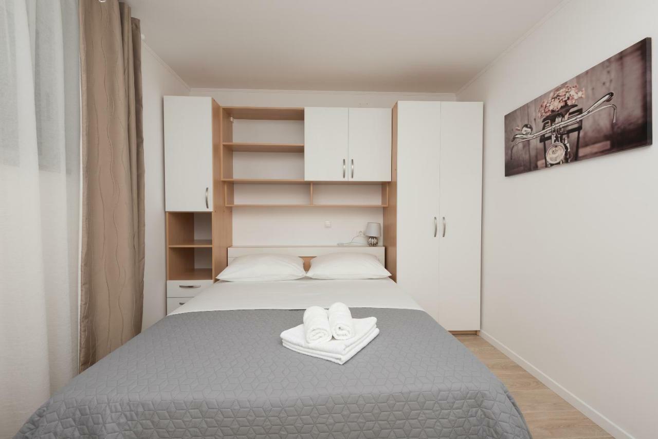 מאקרסקה Apartmani Mona מראה חיצוני תמונה