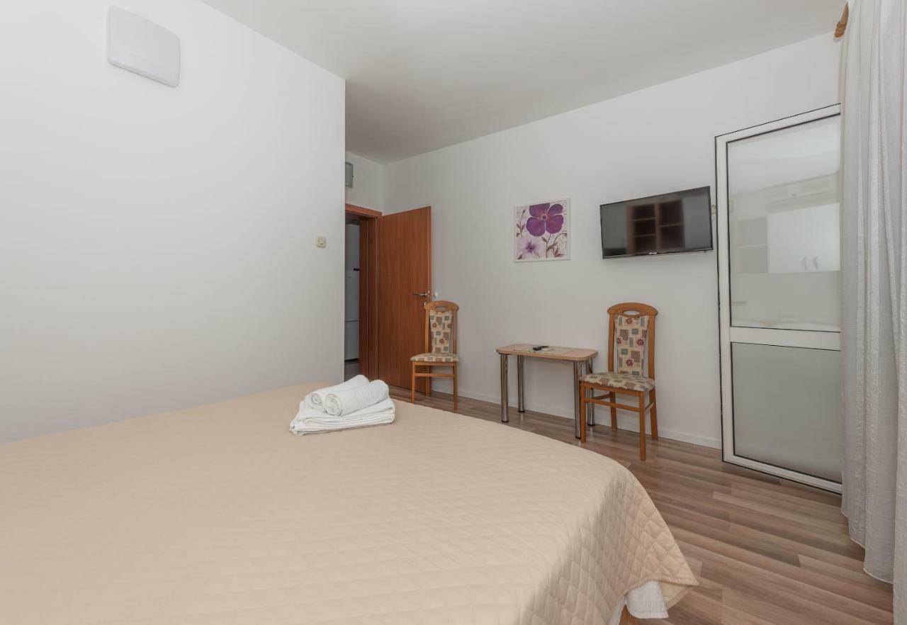 מאקרסקה Apartmani Mona מראה חיצוני תמונה