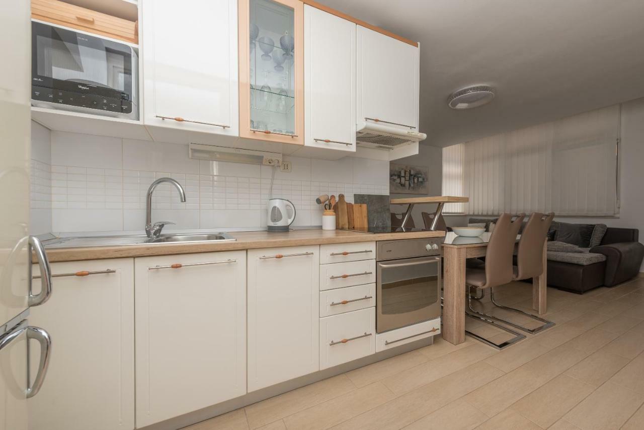 מאקרסקה Apartmani Mona מראה חיצוני תמונה