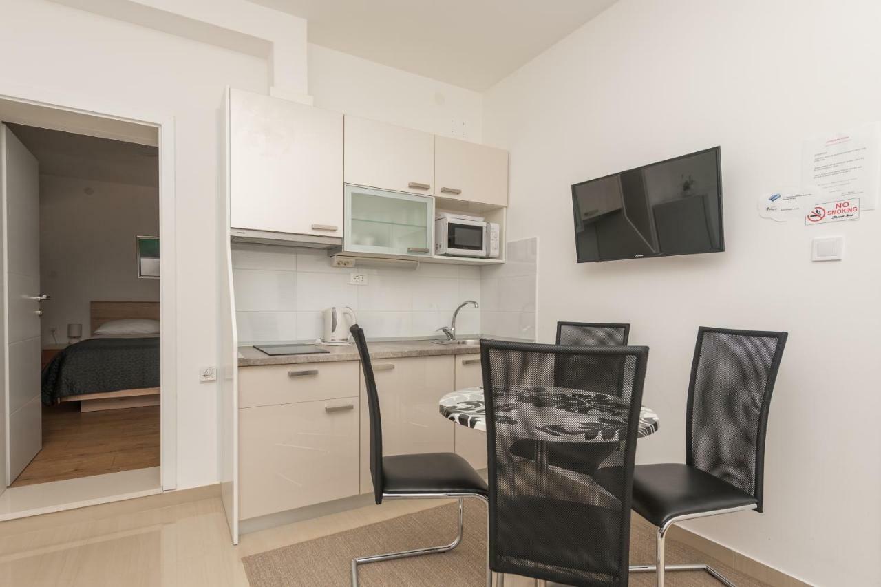 מאקרסקה Apartmani Mona מראה חיצוני תמונה