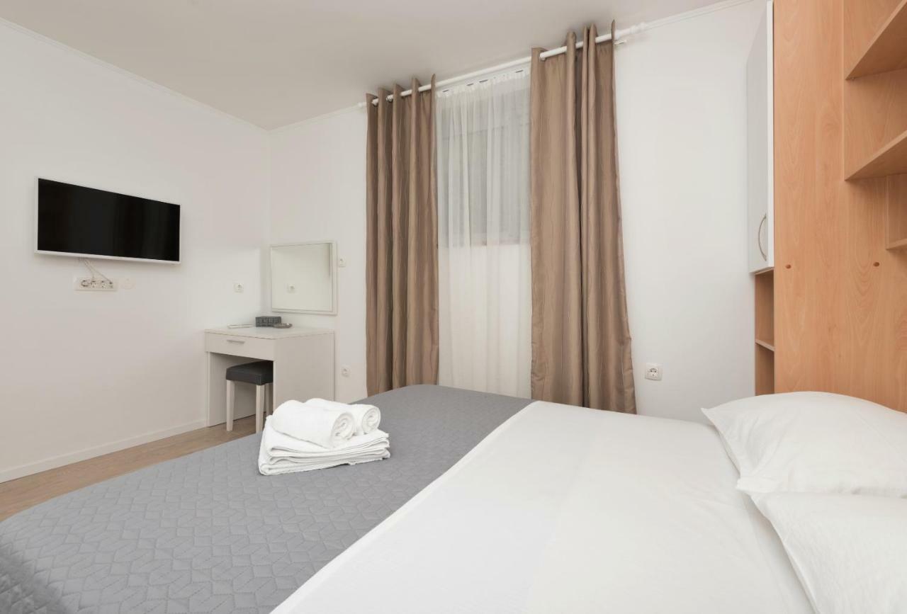 מאקרסקה Apartmani Mona מראה חיצוני תמונה