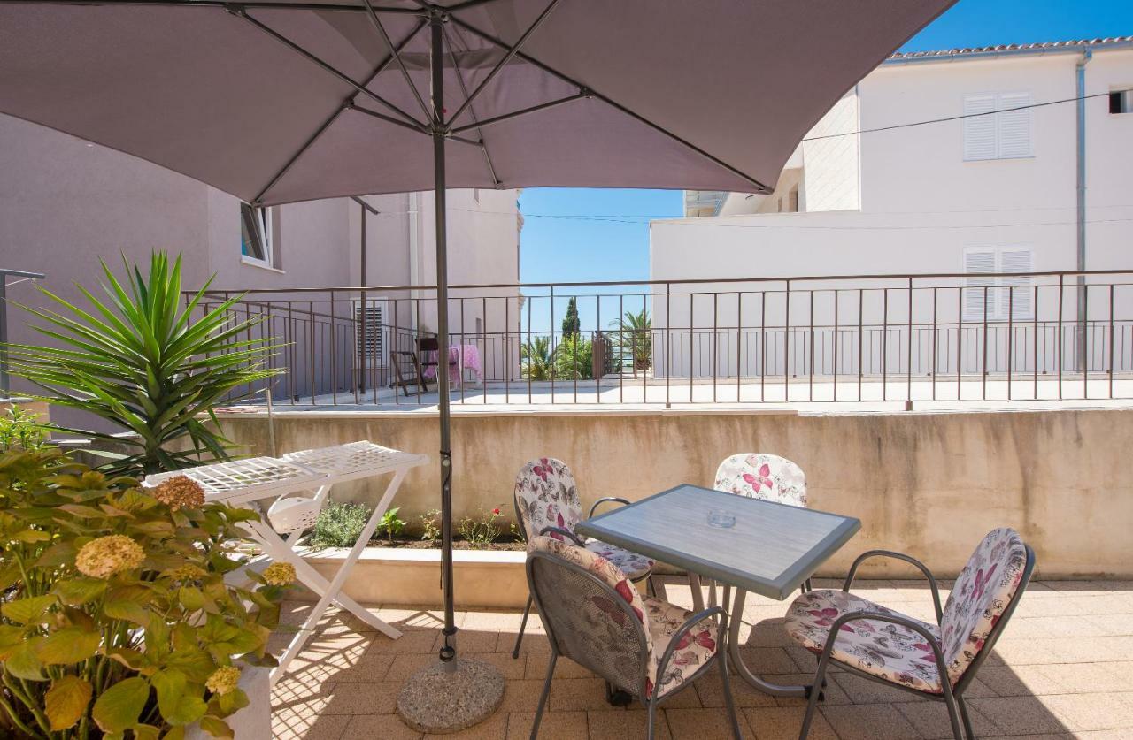 מאקרסקה Apartmani Mona מראה חיצוני תמונה