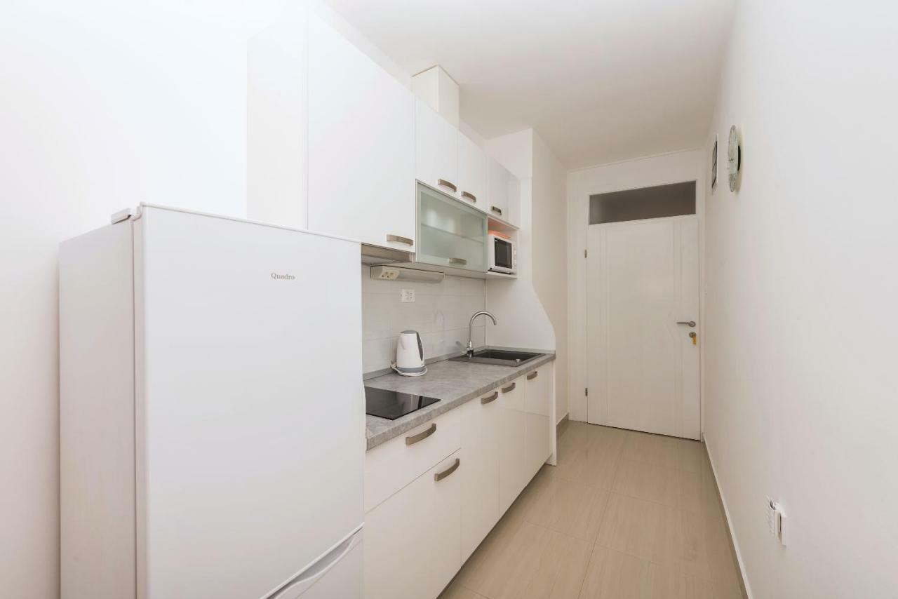 מאקרסקה Apartmani Mona מראה חיצוני תמונה