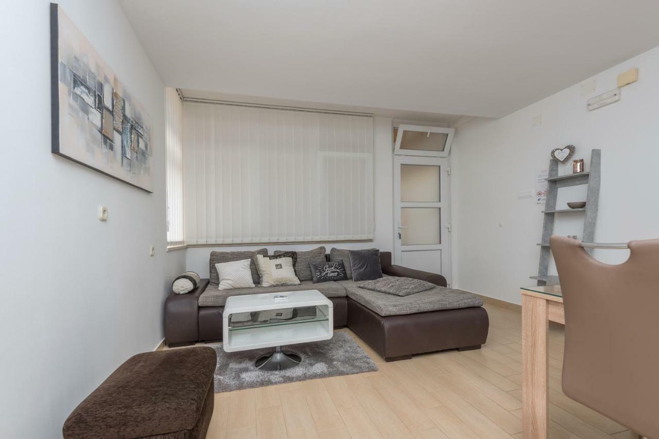 מאקרסקה Apartmani Mona מראה חיצוני תמונה