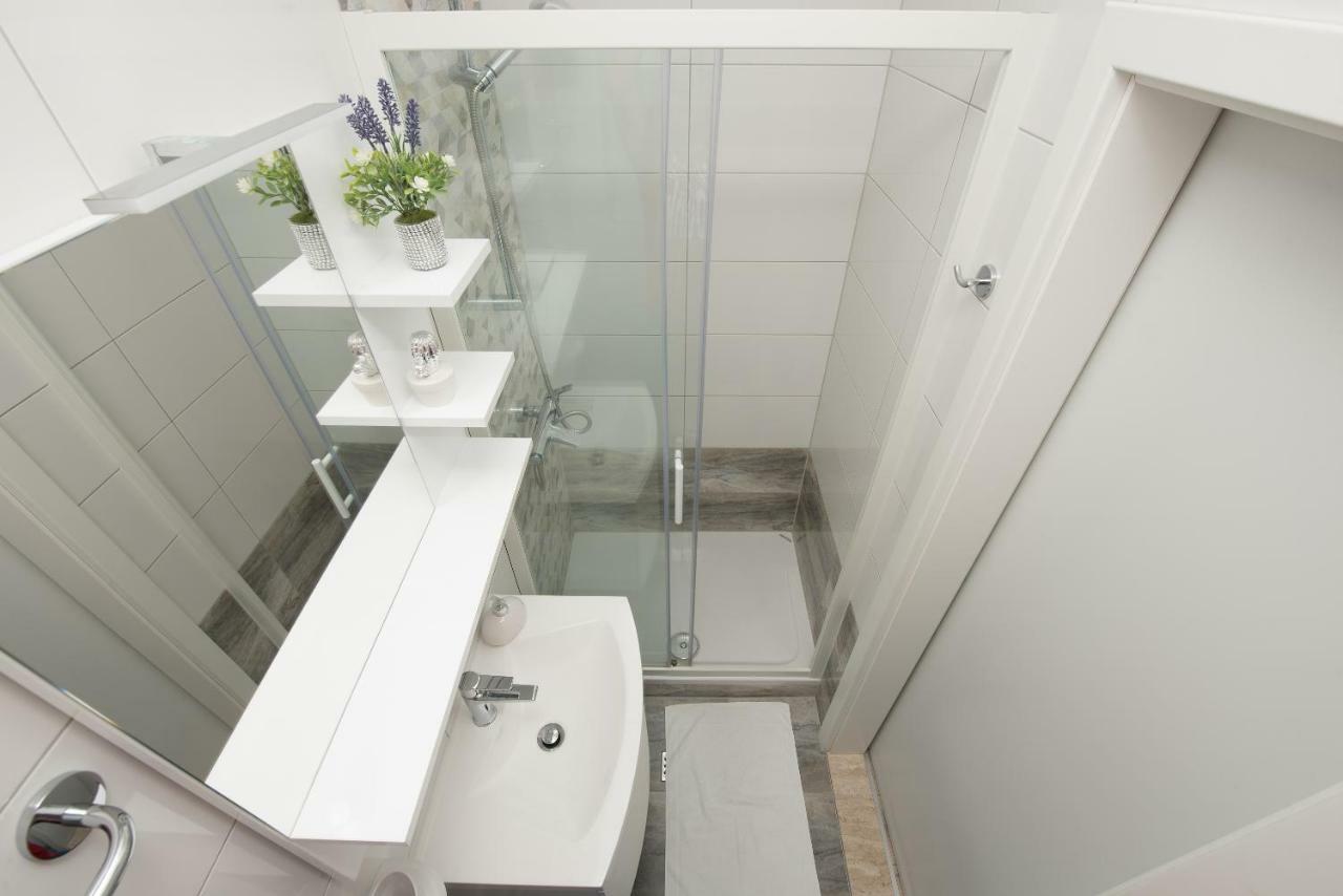 מאקרסקה Apartmani Mona מראה חיצוני תמונה