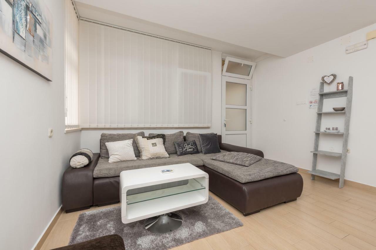 מאקרסקה Apartmani Mona מראה חיצוני תמונה