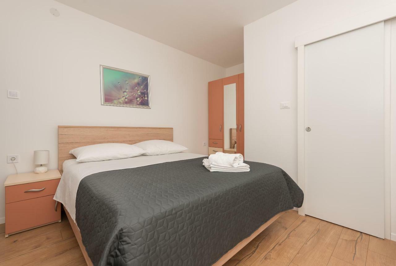 מאקרסקה Apartmani Mona מראה חיצוני תמונה
